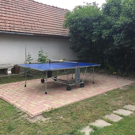 Natura Vendeghaz Pazmand Luaran gambar