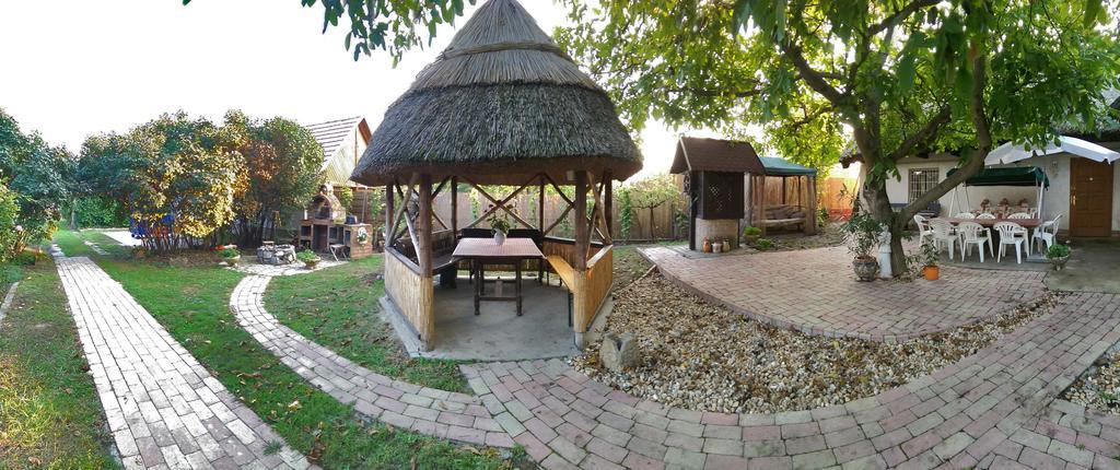 Natura Vendeghaz Pazmand Luaran gambar