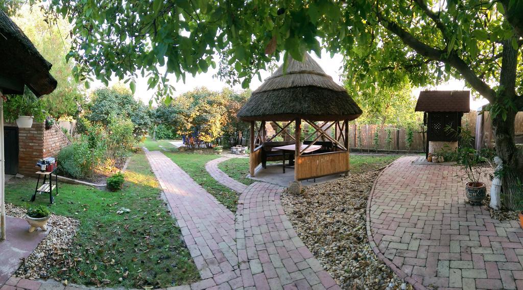 Natura Vendeghaz Pazmand Luaran gambar