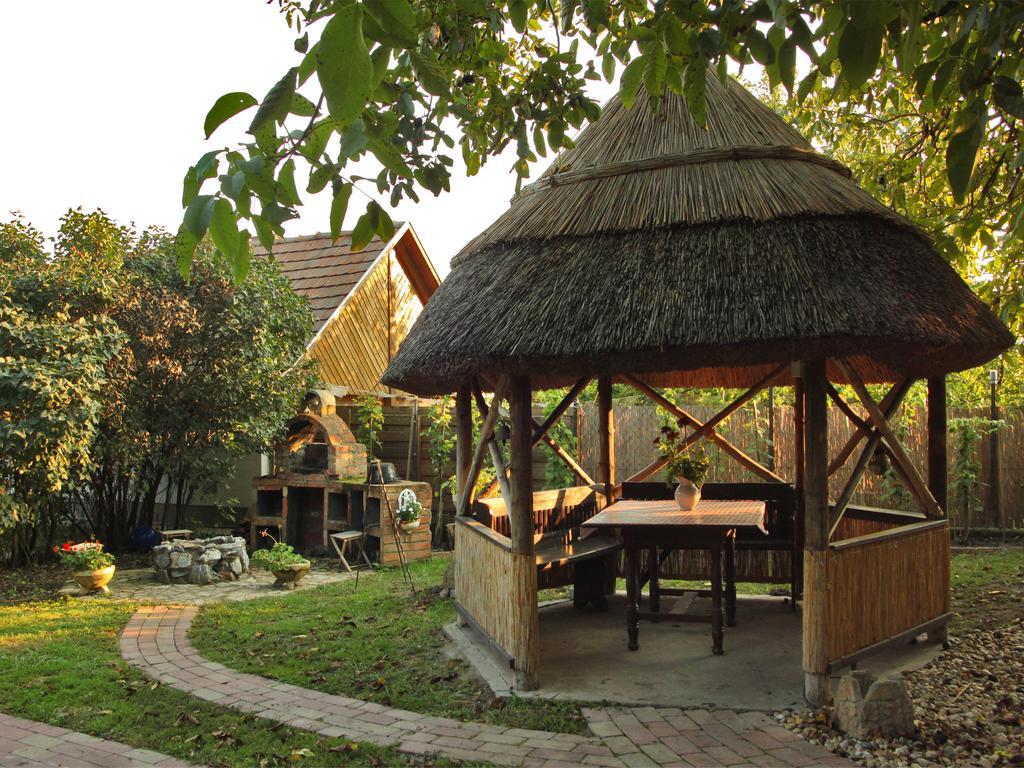 Natura Vendeghaz Pazmand Luaran gambar